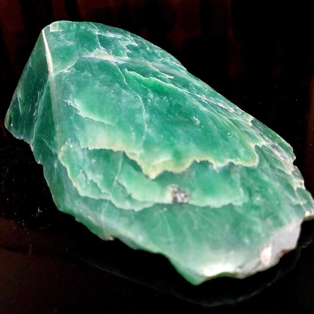 色合い綺麗で大きな インド翡翠 アベンチュリン 原石 表面磨き395