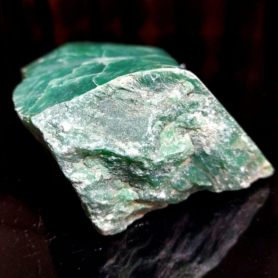 色合い綺麗で大きな インド翡翠 アベンチュリン 原石 表面磨き395