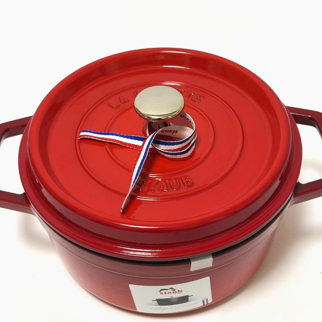 【新品未使用】ストウブ22センチ　2.6ℓ staub 鋳鉄鍋 赤