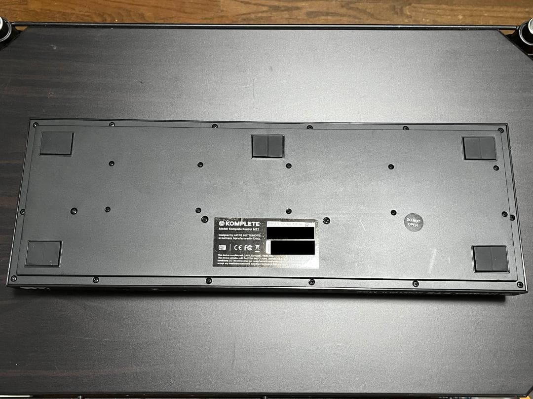 KOMPLETE KONTROL M32 MIDIキーボード (音源付き)