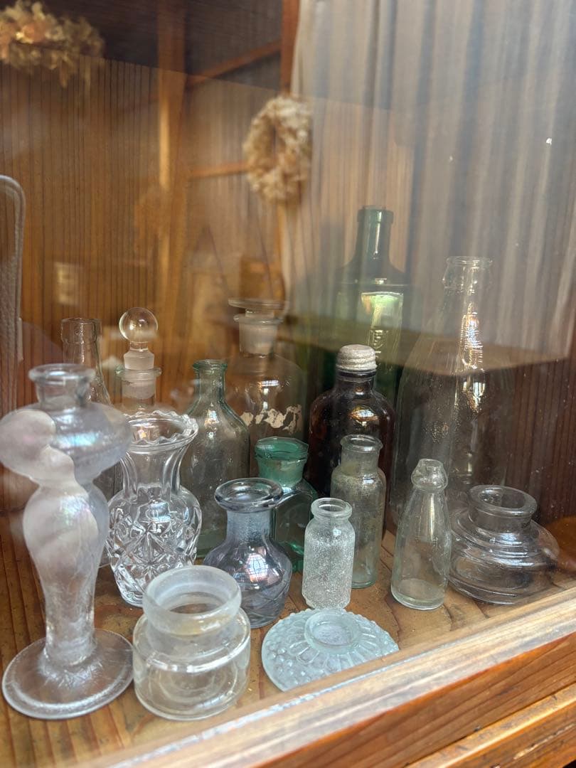 日本の古家具 ゆらガラス 戸棚 飾り棚 コレクションケース 本棚 古道具