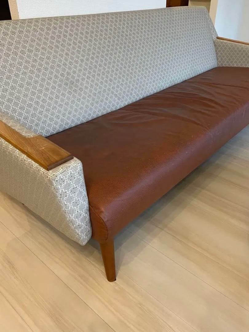 北欧デザイン　ソファ　3人掛け　ウォールナット