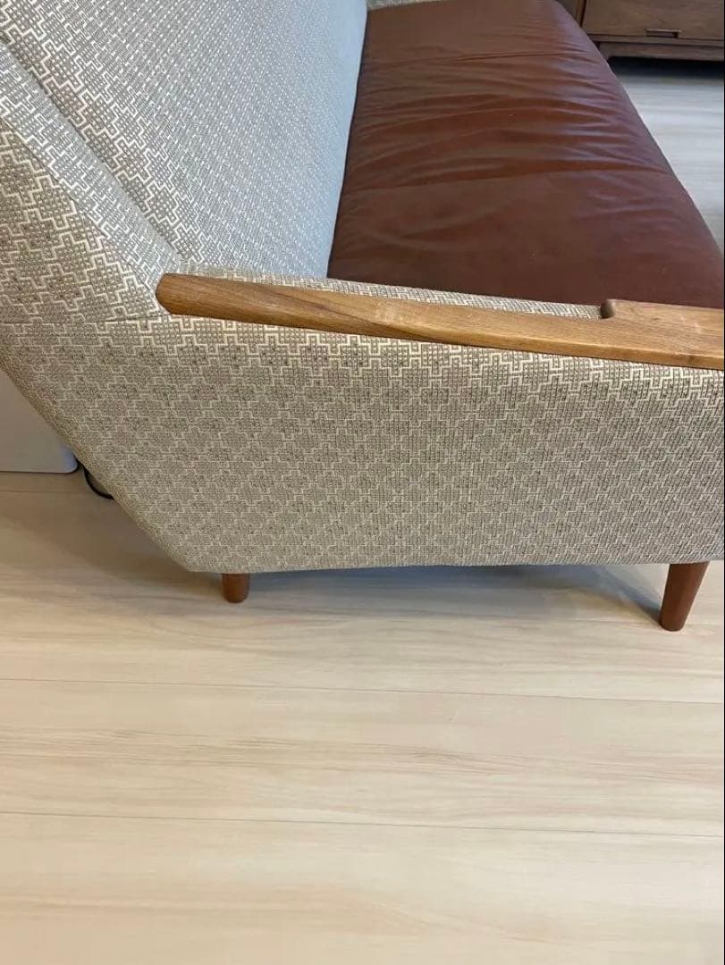 北欧デザイン　ソファ　3人掛け　ウォールナット