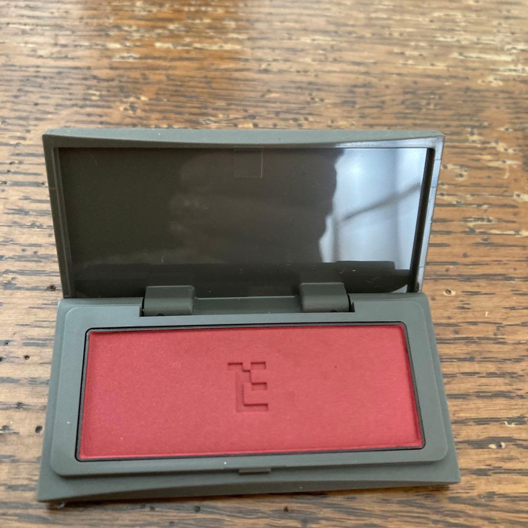 THREEチーキシーブラッシュ16