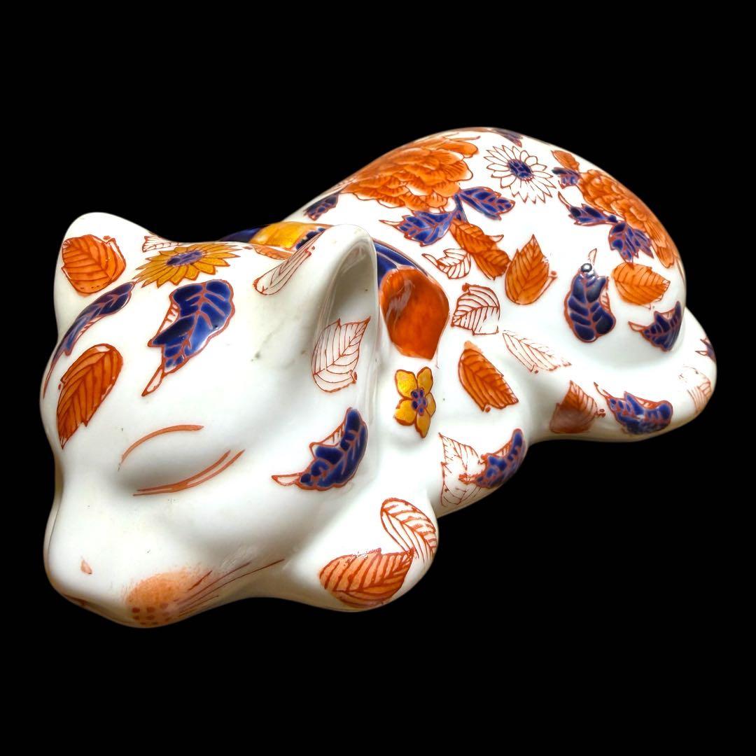 《希少》伊万里焼 陶器製 染錦花紋色絵牡丹装飾 眠り猫