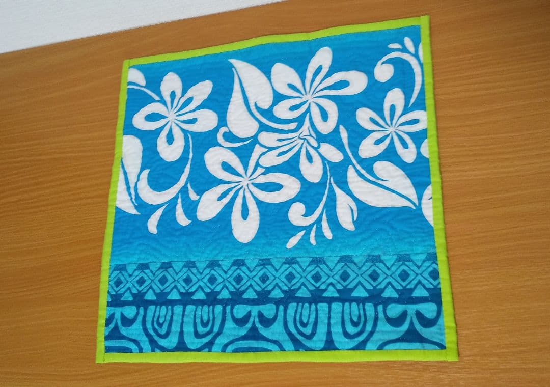 ハッピータツノオトシゴ ハワイアンキルトタペストリー オリジナルデザイン フラ