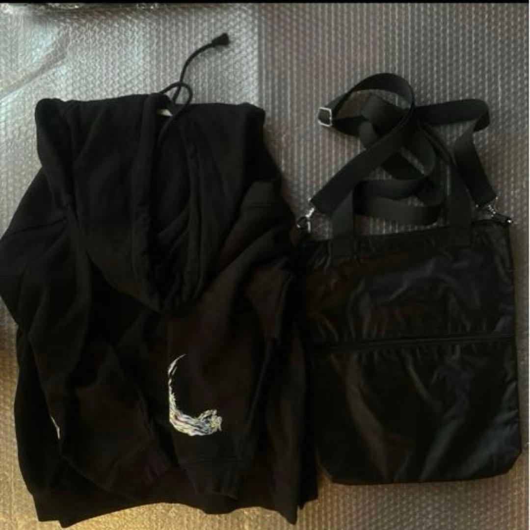 桜田通　パーカー、バッグ