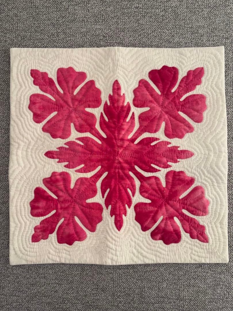 C. パッチワーククッションカバー “ロイズフイユ”