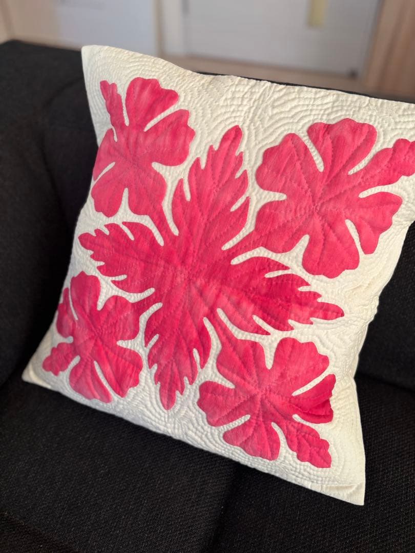 C. パッチワーククッションカバー “ロイズフイユ”