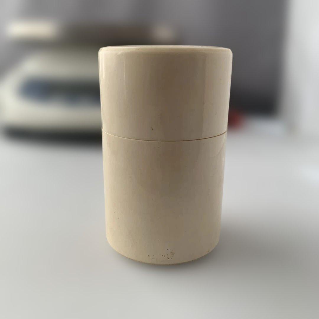 蓋付き保存容器 円筒形　高さ9cm, 幅5.5cm