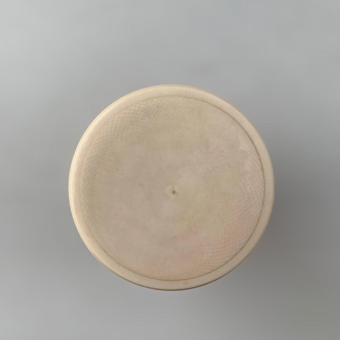 蓋付き保存容器 円筒形　高さ9cm, 幅5.5cm