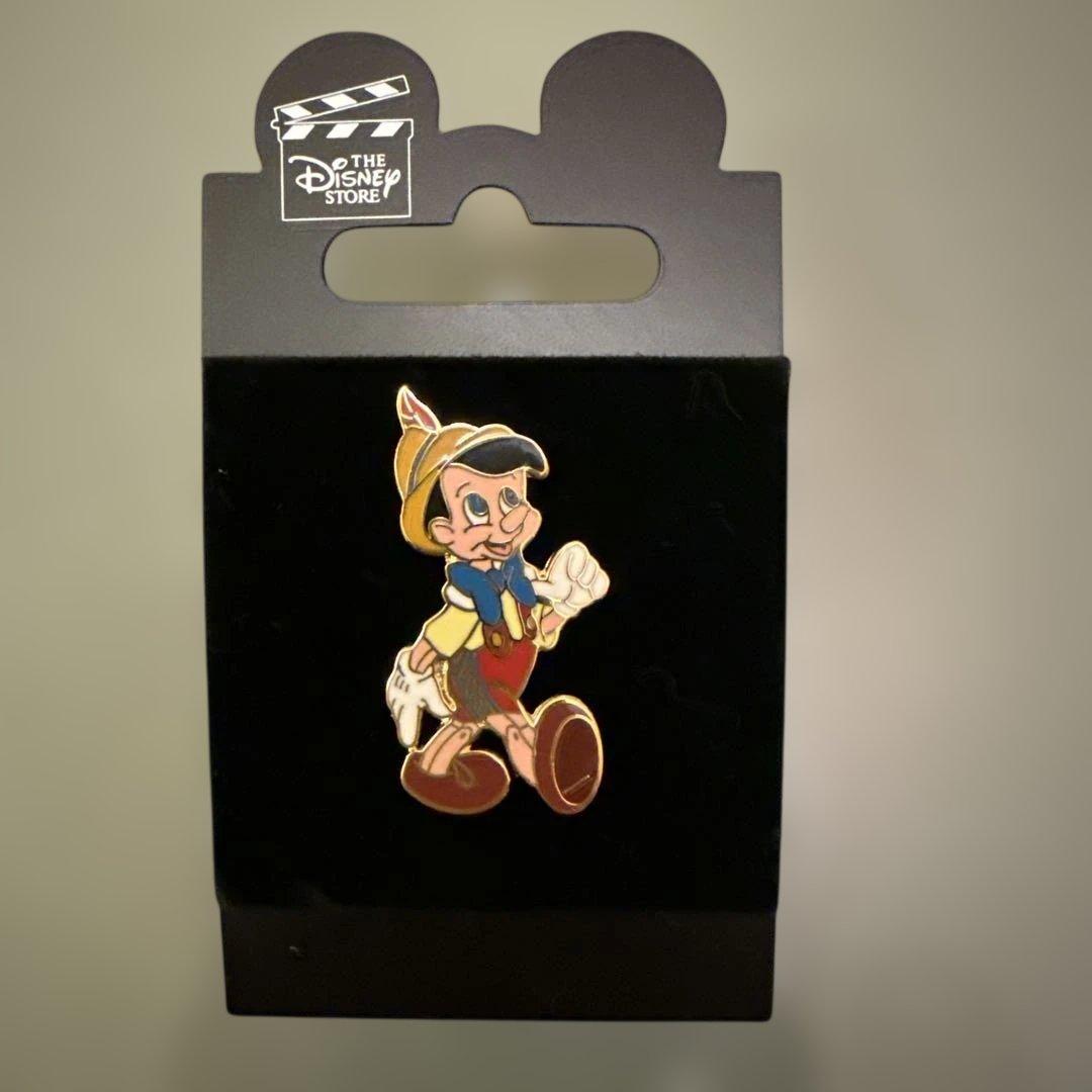 ⑩ディズニーストア ピノキオ ピンバッジ - メルカリ