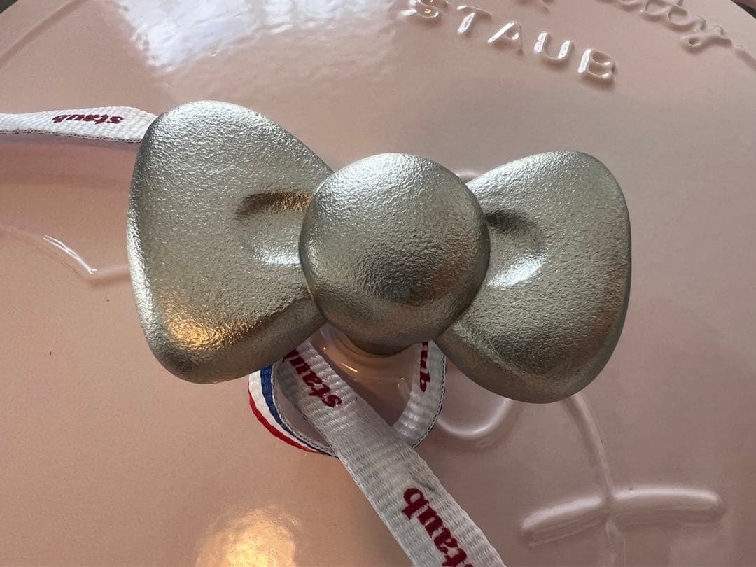 日本未発売海外限定 ストウブ ハローキティコラボ ワナベ24cm 特典2点