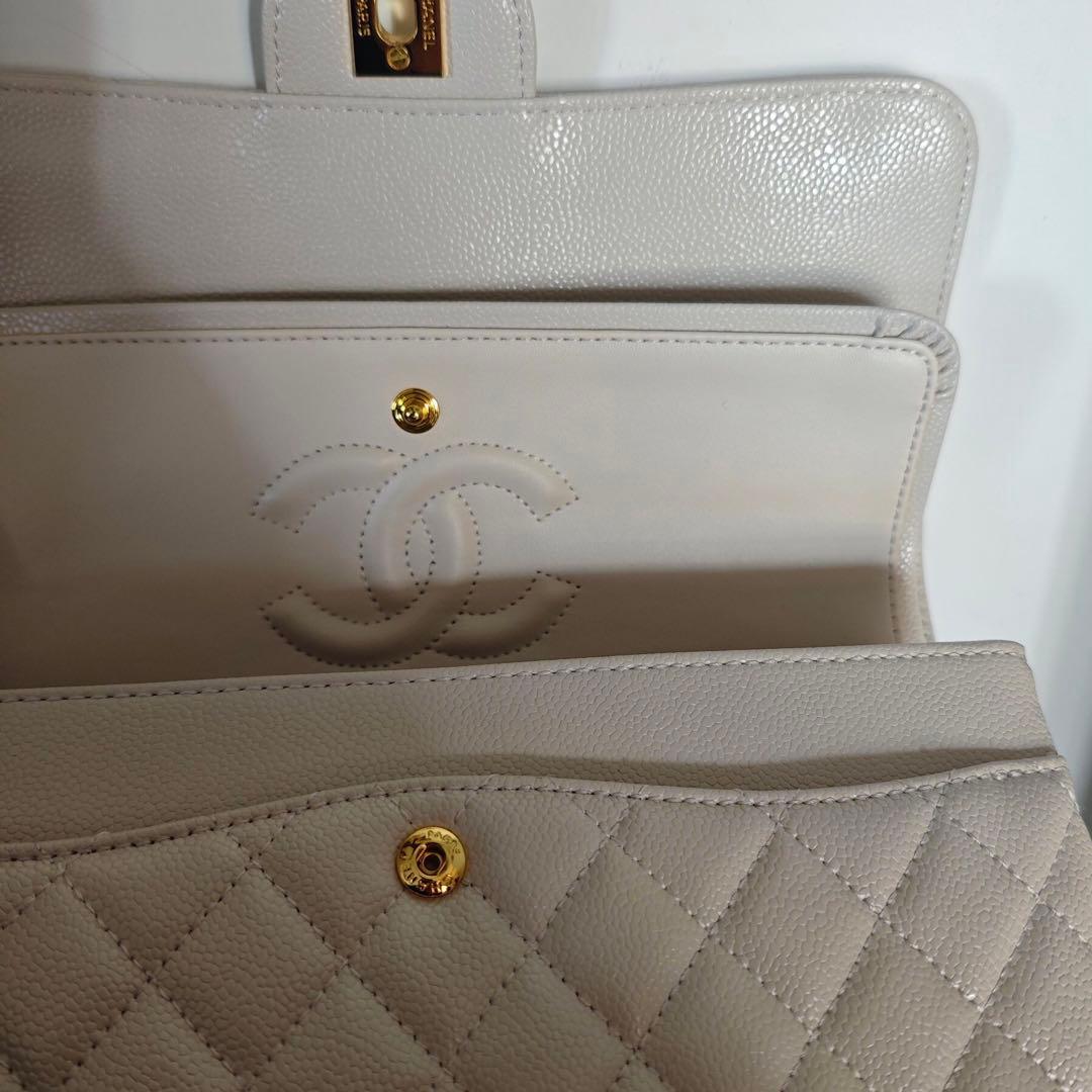 ホワイトのキルティングレザーで ショルダーバッグ