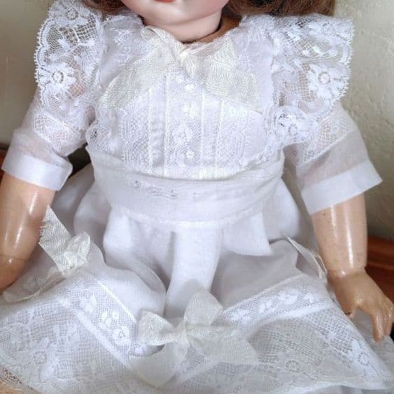 最終価格ホワイトのアンティークドールドレスとボネのセット