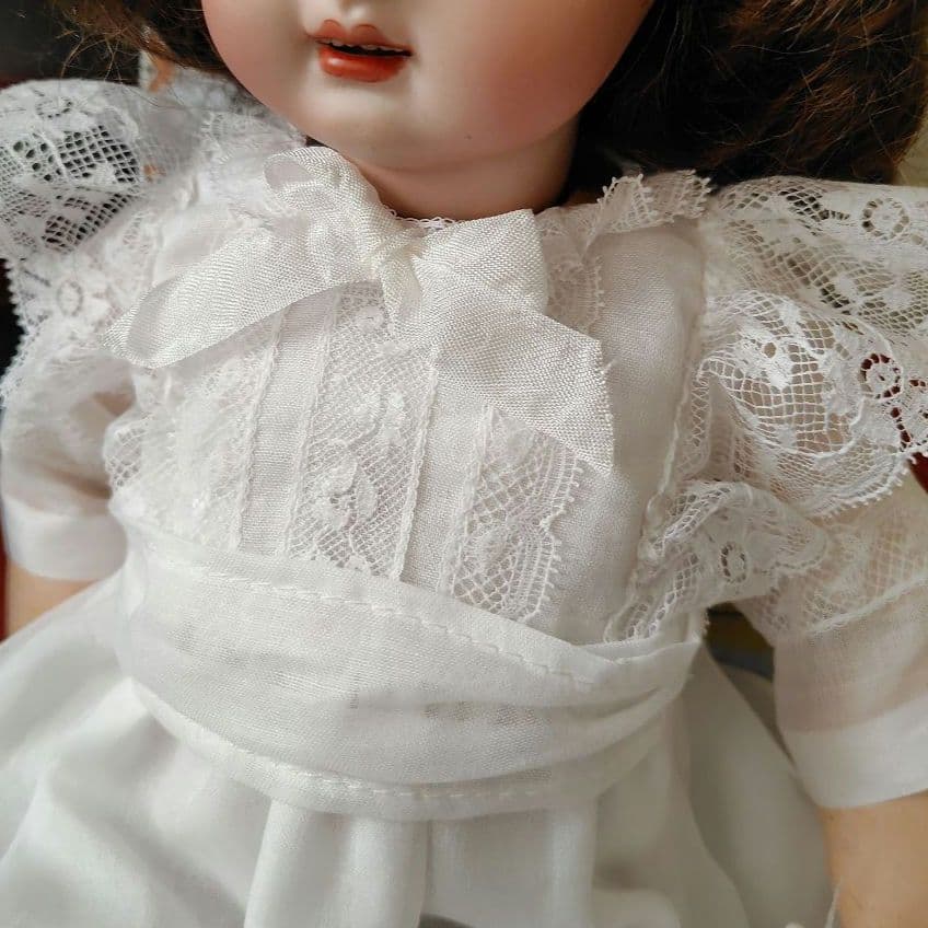 最終価格ホワイトのアンティークドールドレスとボネのセット