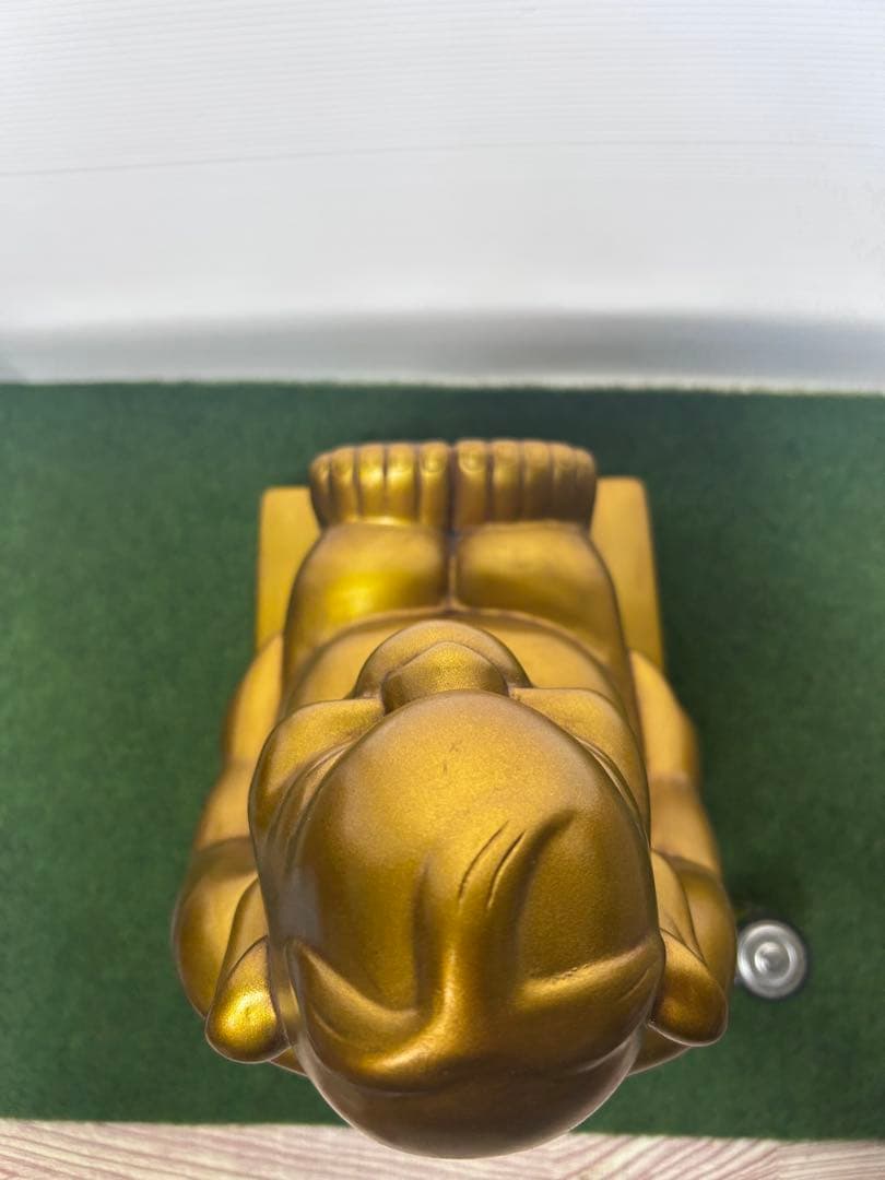 「ゴールド仕上げのモダン・ビリケン像（オブジェ）」