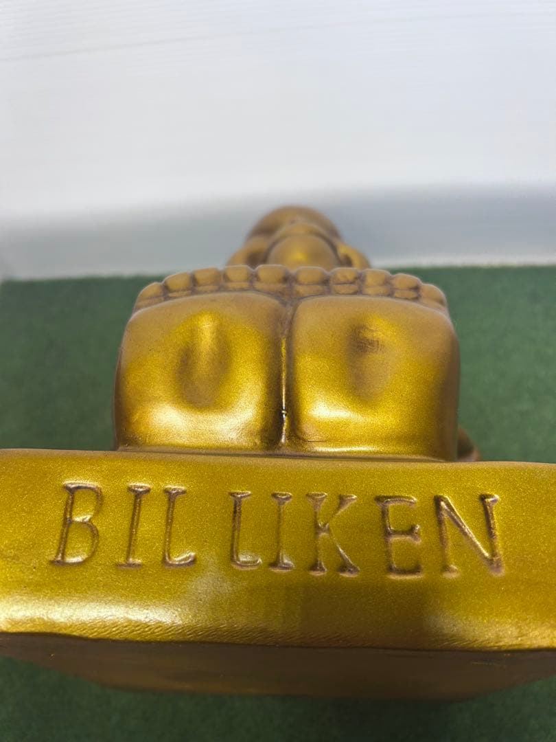 「ゴールド仕上げのモダン・ビリケン像（オブジェ）」