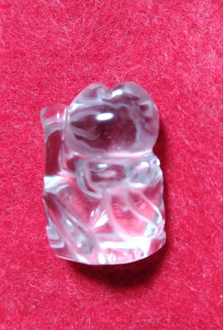 バカラ招き猫　赤（ミニ水晶招き猫付き