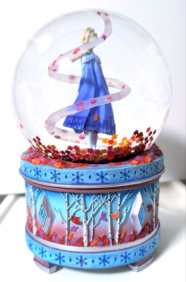 ディズニー　アナと雪の女王 2　エルサ スノードーム　オルゴール付き　クリスマス