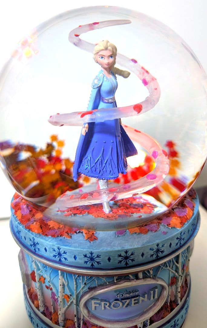 ディズニー　アナと雪の女王 2　エルサ スノードーム　オルゴール付き　クリスマス