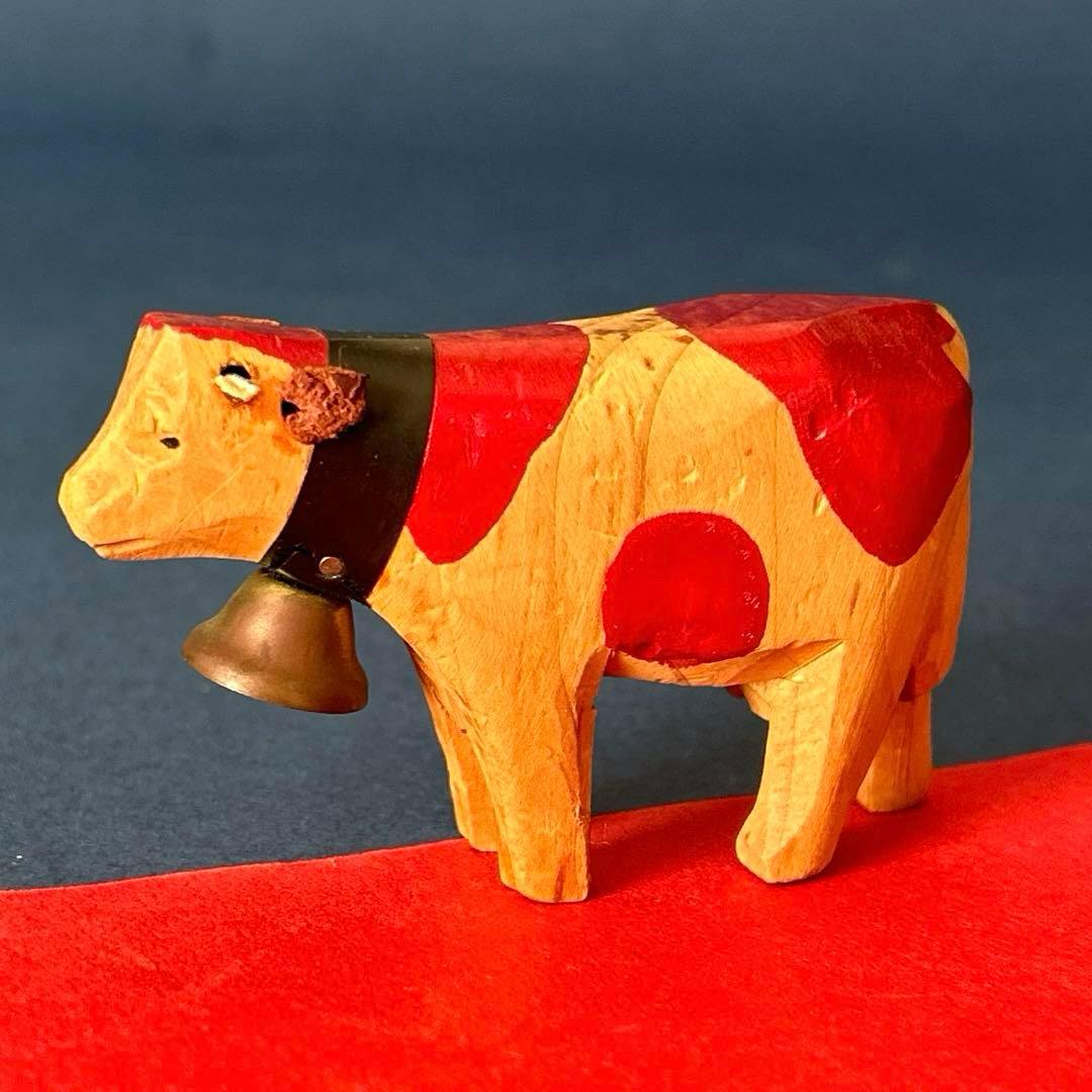 スイス 木彫り牛 牛 民芸品 置物 - メルカリ