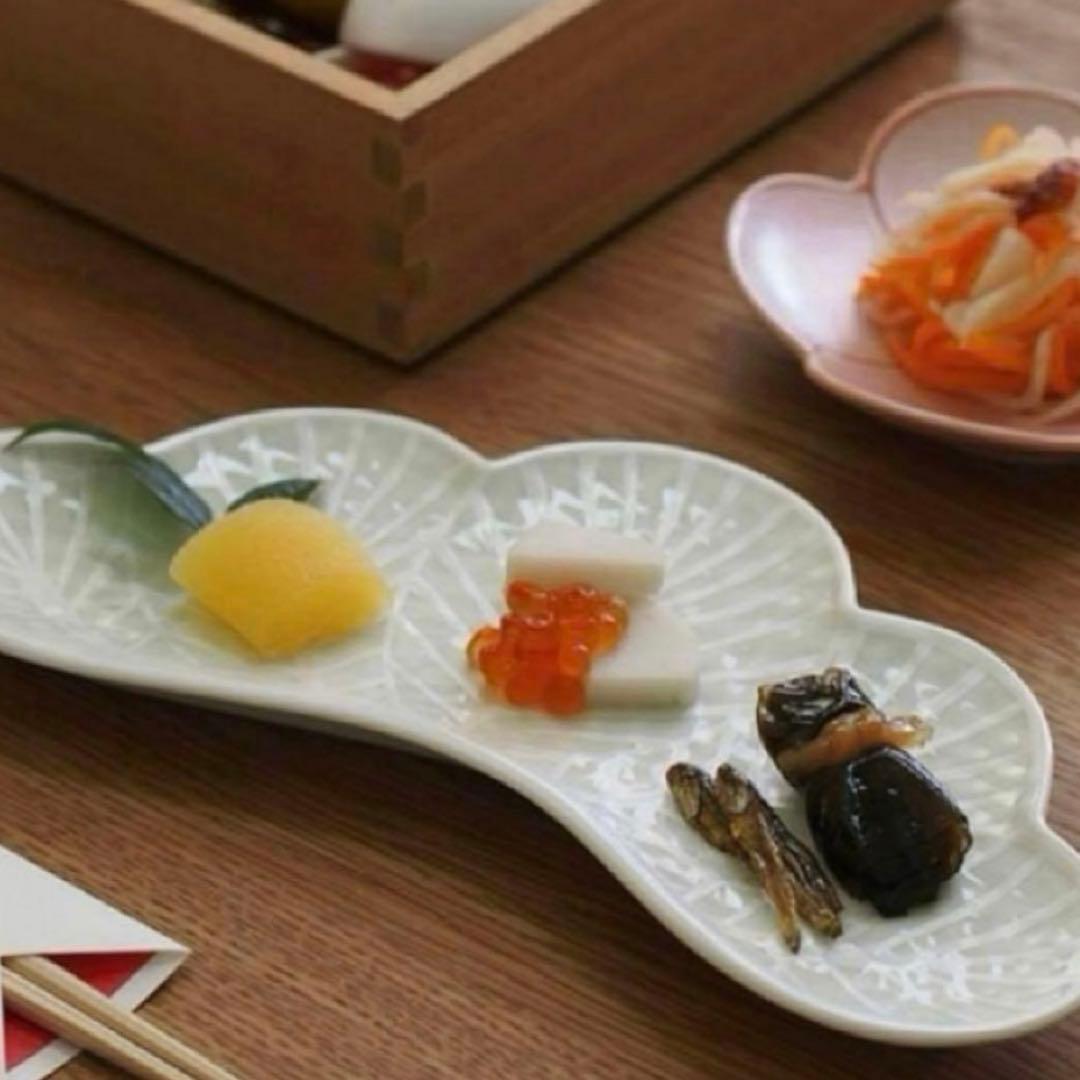 【新品】【大人気】有田焼幸楽窯　錦銀松葉形前菜皿３枚セット　縁起物