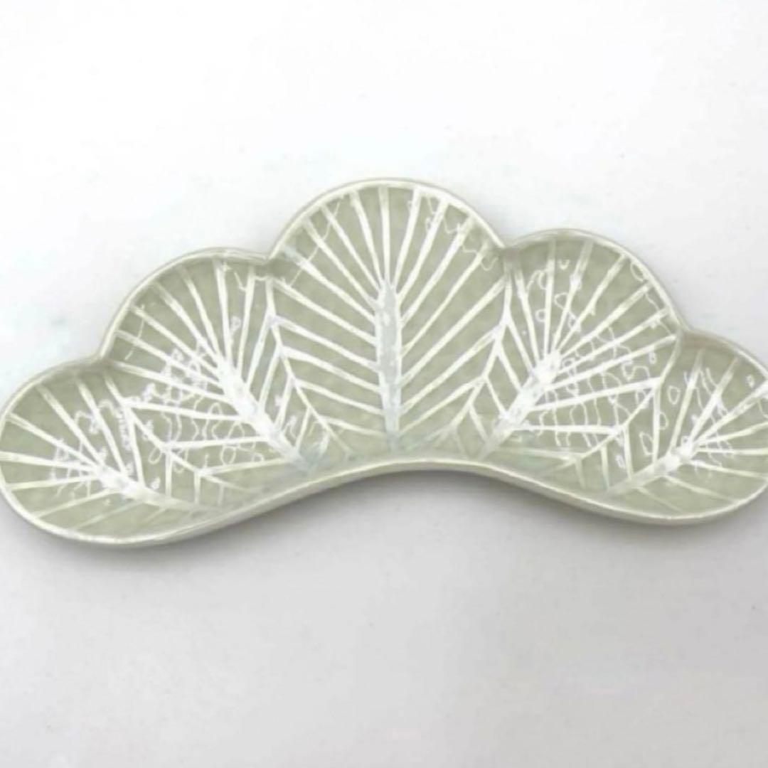 【新品】【大人気】有田焼幸楽窯　錦銀松葉形前菜皿３枚セット　縁起物