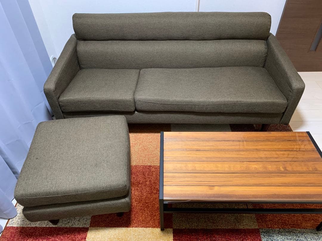カウチソファ、スタンダード＋オットマンへの組み換え可能。モスグリーン。