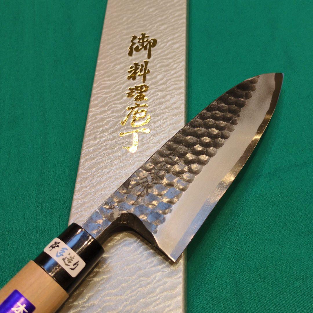 《安来白鋼》正光作　黒打槌目　　出刃包丁　5.5寸　165ミリ　桜柄付き