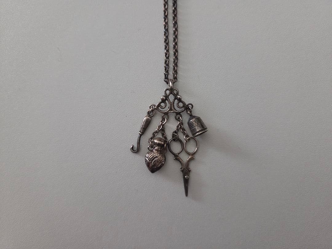 アンティーク　シャトレーン裁縫チャーム　ペンダントトップ　レア　希少