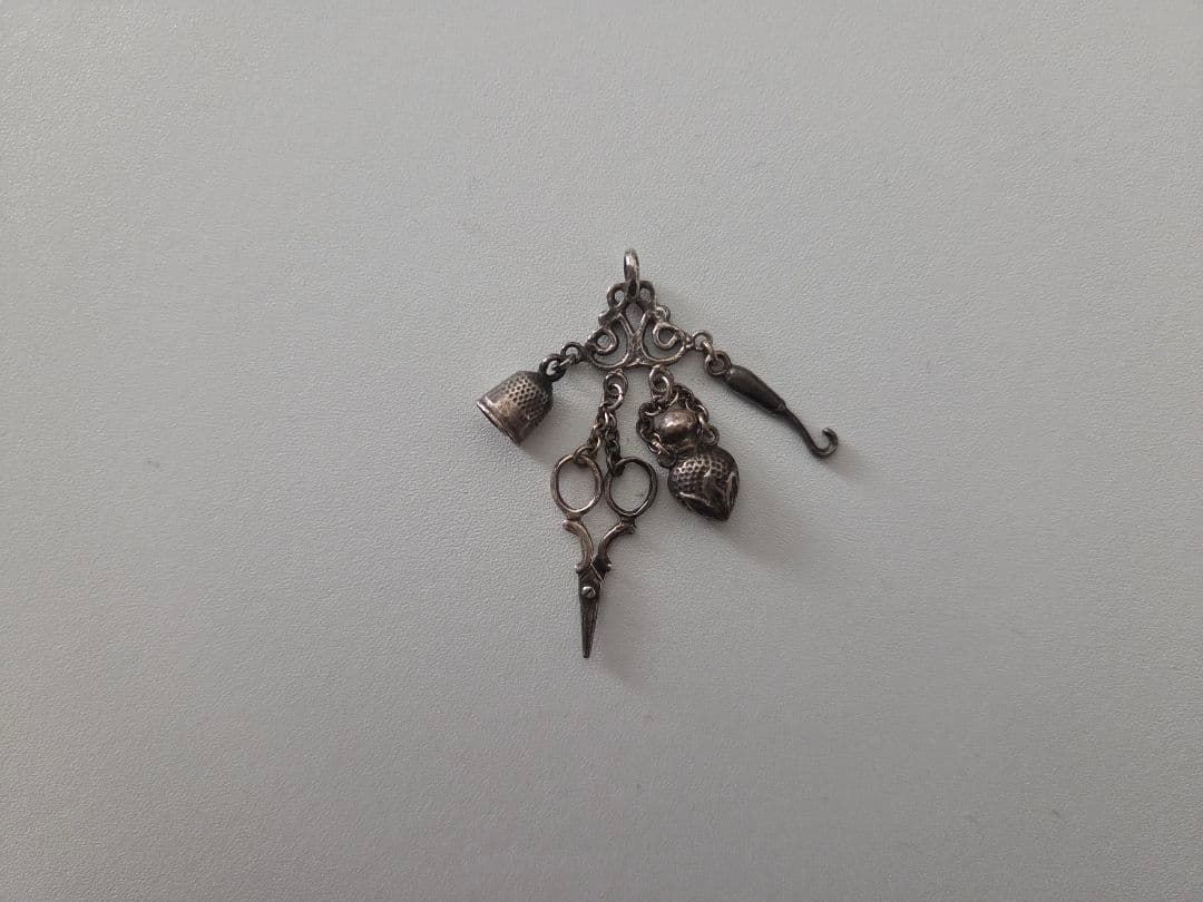 アンティーク　シャトレーン裁縫チャーム　ペンダントトップ　レア　希少