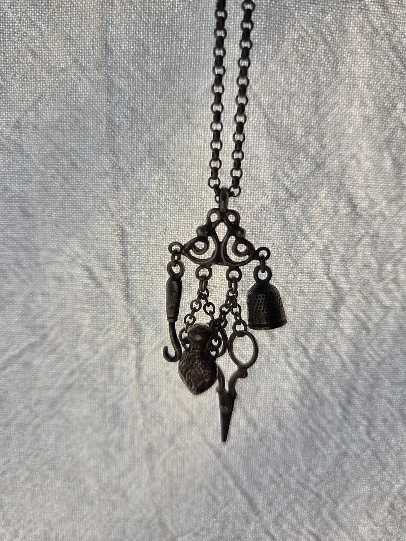 アンティーク　シャトレーン裁縫チャーム　ペンダントトップ　レア　希少