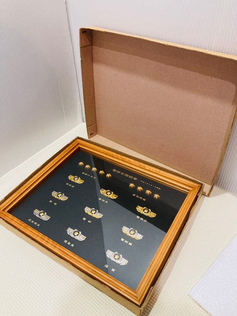 希少】#688 警察官 階級章 額入り レプリカ - メルカリ