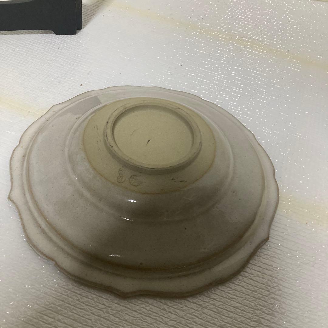 動物模様の陶製皿とスタンド、太子窯 鈴木八郎氏着払いでお願いします。