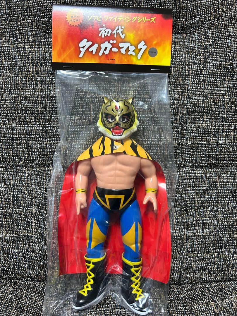 メディコム トイ×SFS ☆初代タイガーマスク（初期ゴールド版）ソフビ
