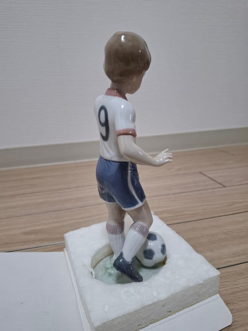 LIADRO サッカー少年 陶器