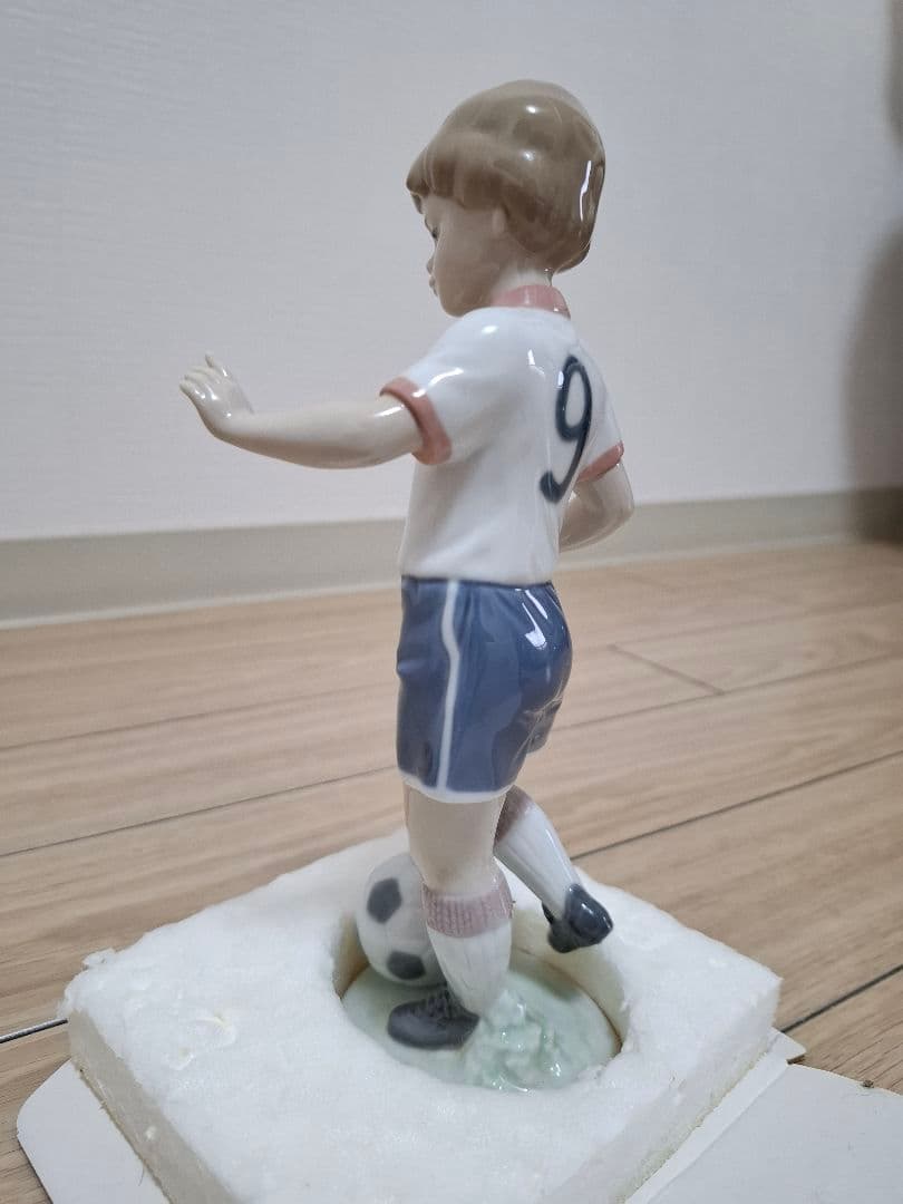 LIADRO サッカー少年 陶器