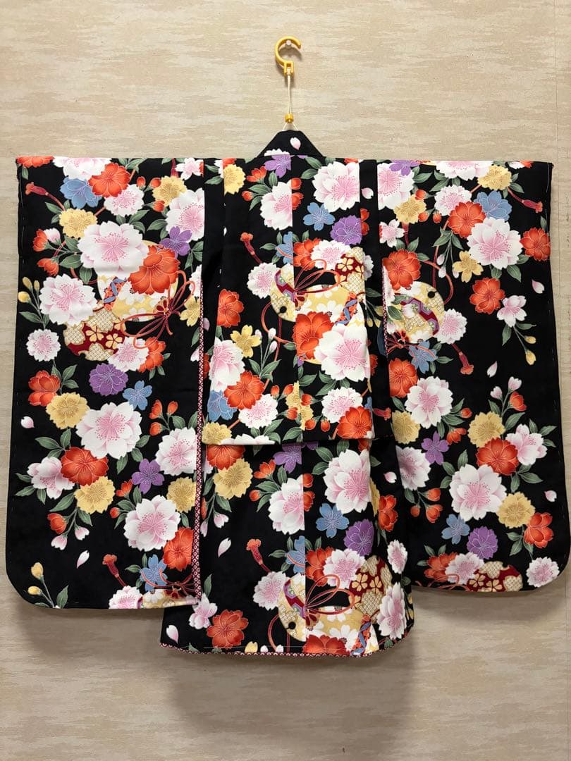 七五三　3歳女の子　着物セット　赤ちりめん　正絹被布　黒に八重桜　新品