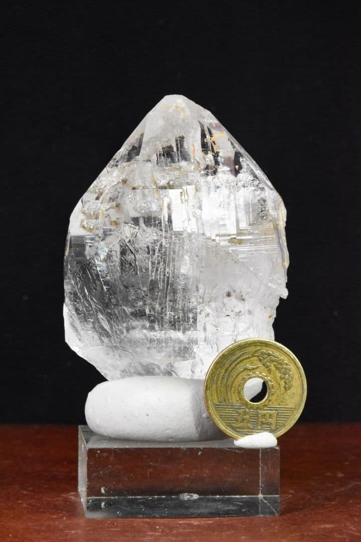 ガネーシュヒマールラパ産 溝が刻まれたクリアポイント