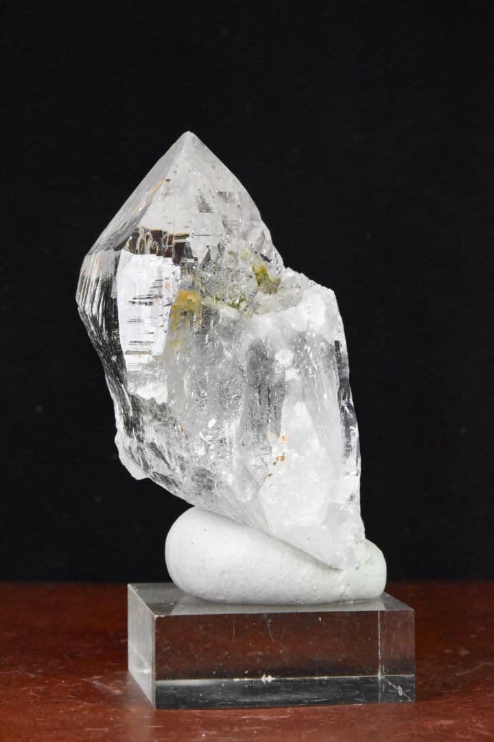 ガネーシュヒマールラパ産 溝が刻まれたクリアポイント