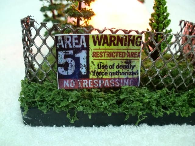 エリア51UFOジオラマシリーズ火炎放射グレイフィギュアセット - メルカリ