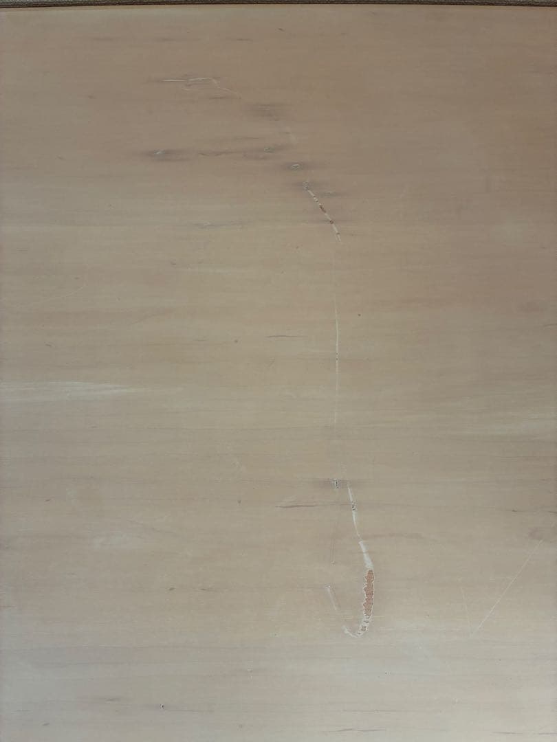 クリーム色のクラッシックセンターテーブル