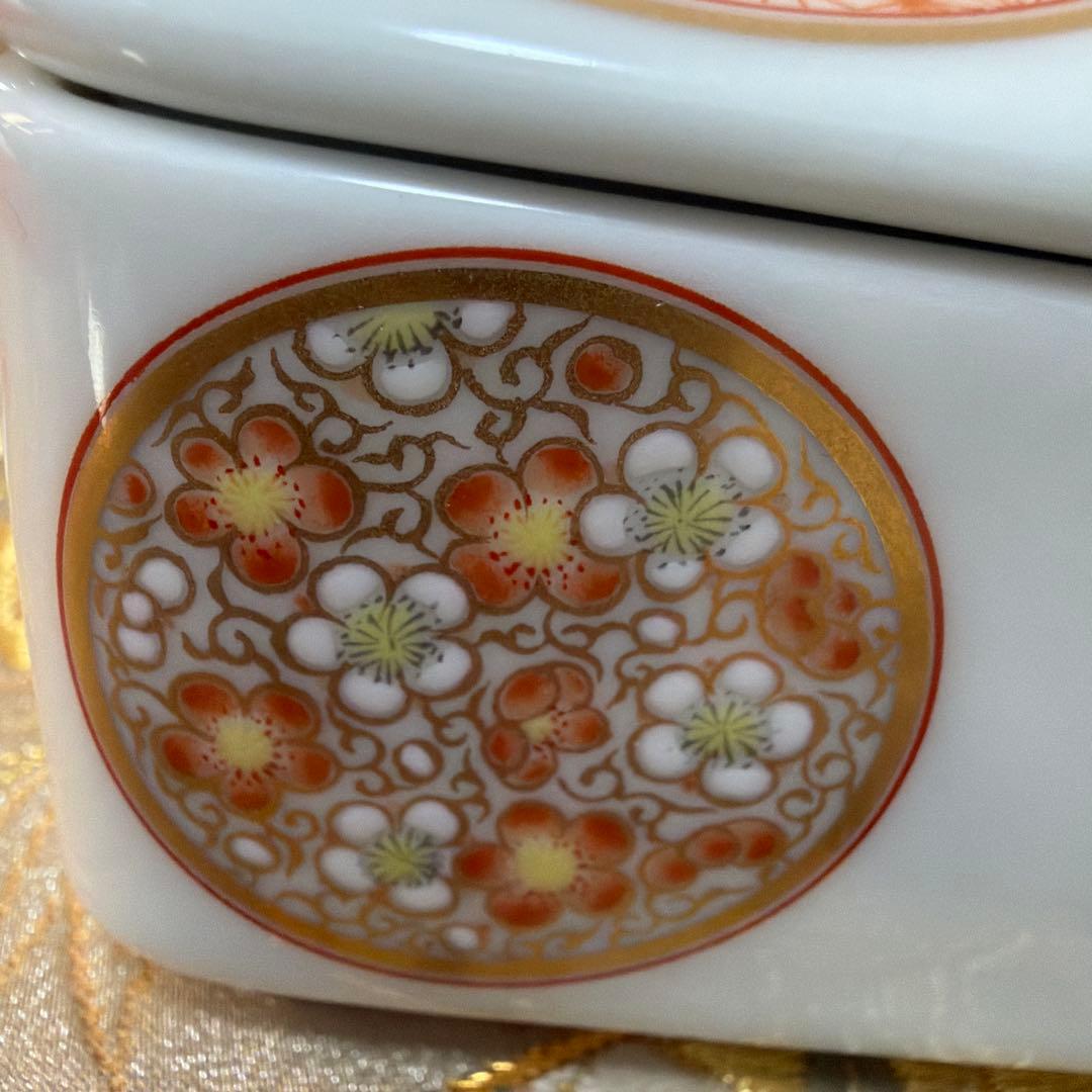 宮内庁御用達　深川製磁　寿揃い　梅型六号　蓋付きペア　No.5-11