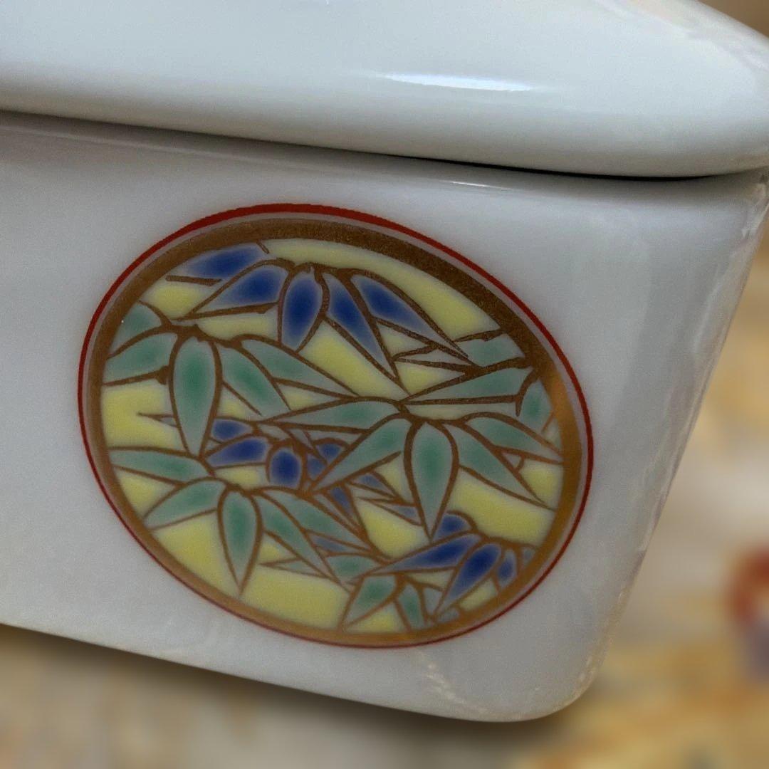 宮内庁御用達　深川製磁　寿揃い　梅型六号　蓋付きペア　No.5-11