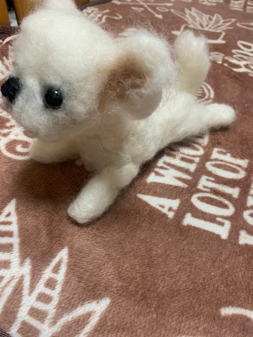 マコ　ハンドメイド 羊毛フェルトの犬 白　　手のひら大
