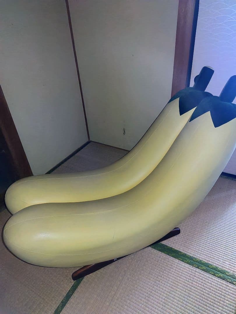 バナナ型ロッキングチェア　ソファ　しっかりした作りで存在感大！これ一つで映えます