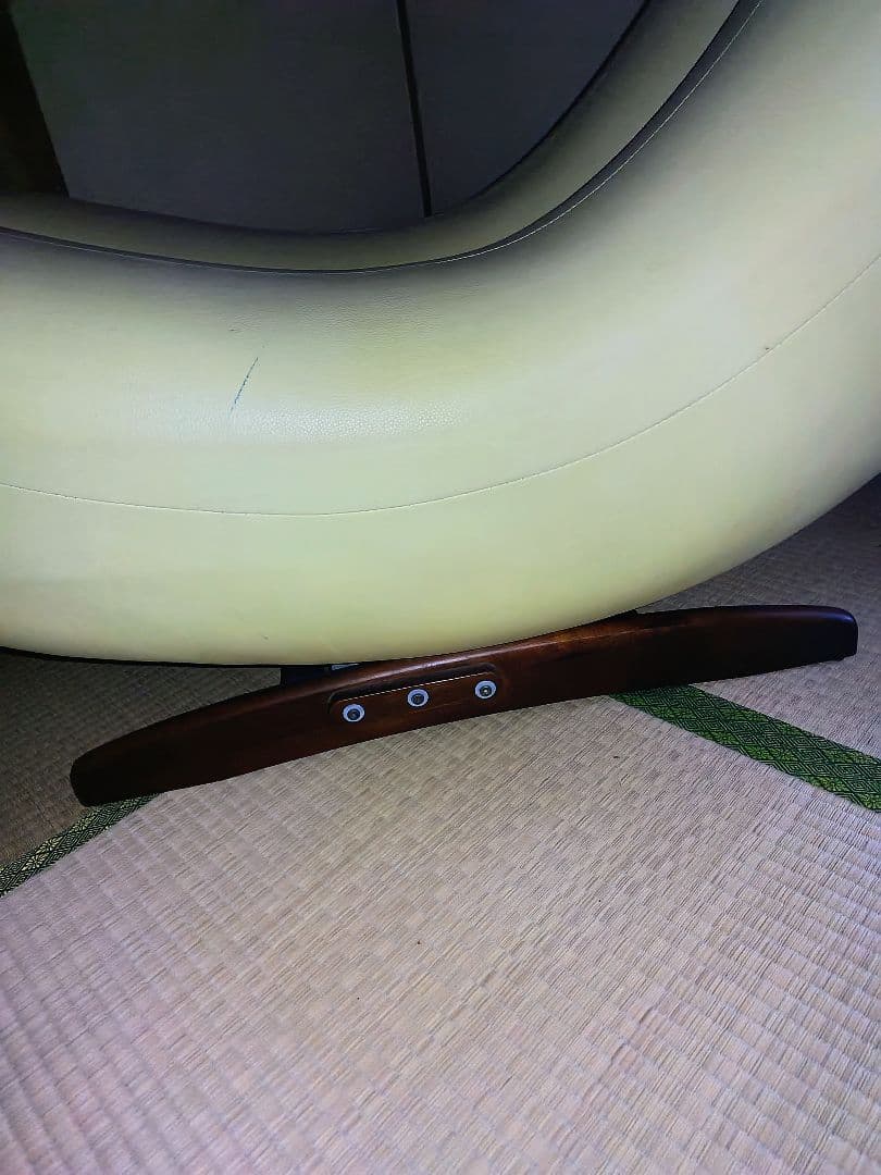 バナナ型ロッキングチェア　ソファ　しっかりした作りで存在感大！これ一つで映えます