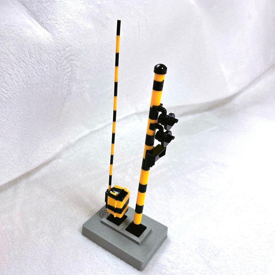 光る！鳴る！踏切フィギュア タイトー - メルカリ