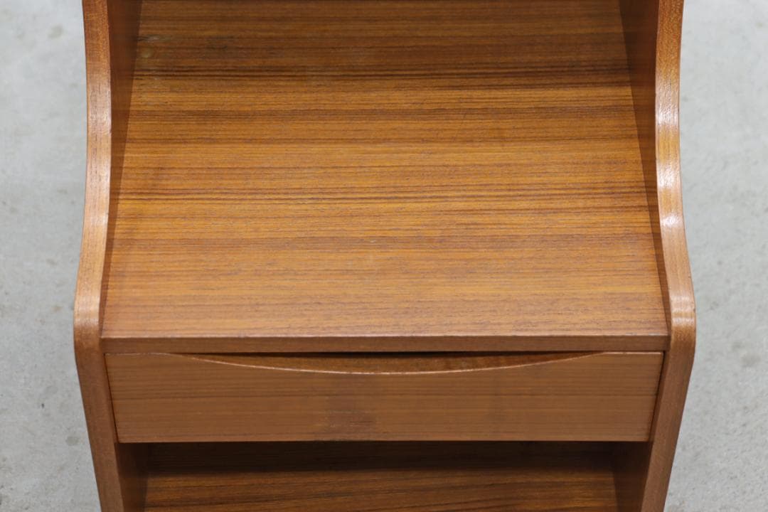 ヴィンテージ チーク材 ベッドサイド キャビネット サイドテーブル 北欧デザイン